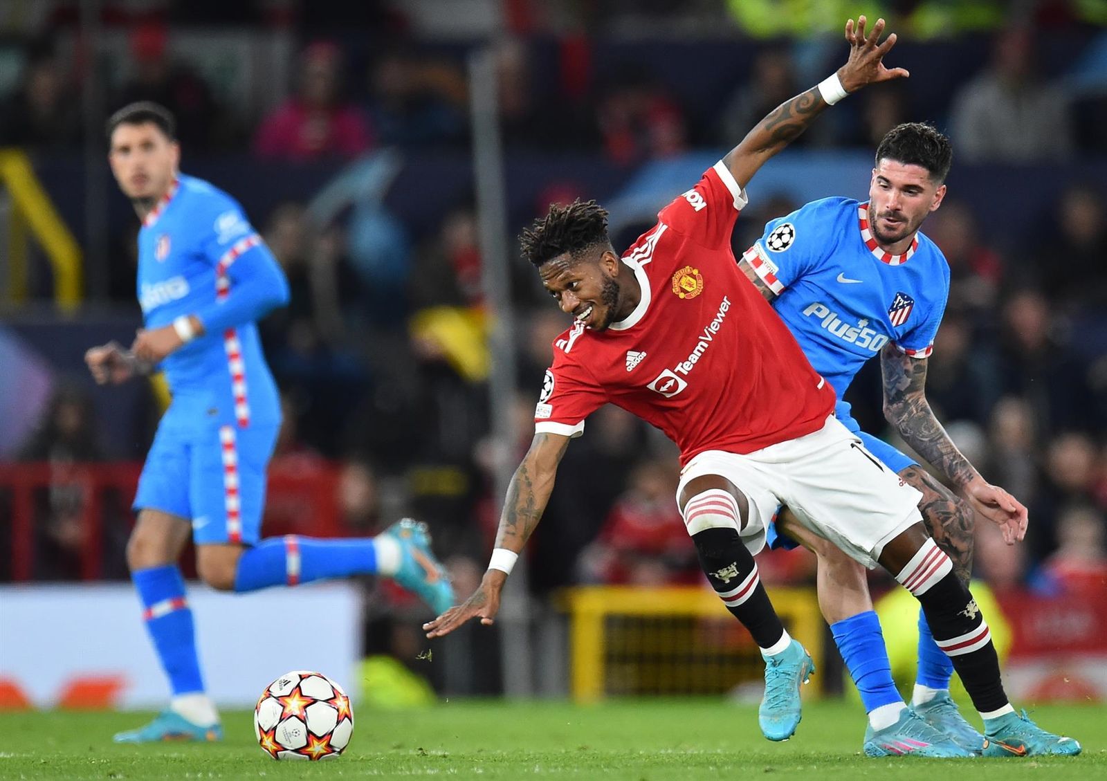 Rodrigo de Paul ante el Manchester United