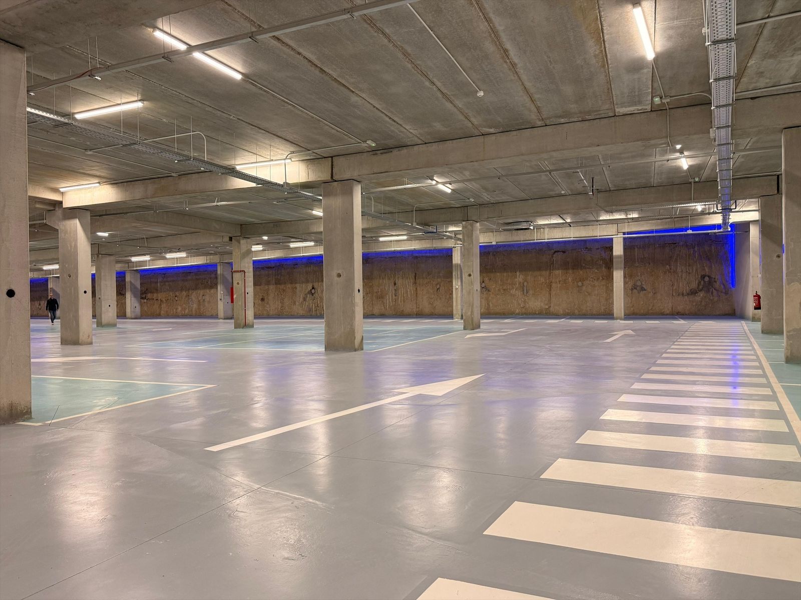 Interior del nuevo aparcamiento junto a la estación de Cercanías de Pozuelo de Alarcón
