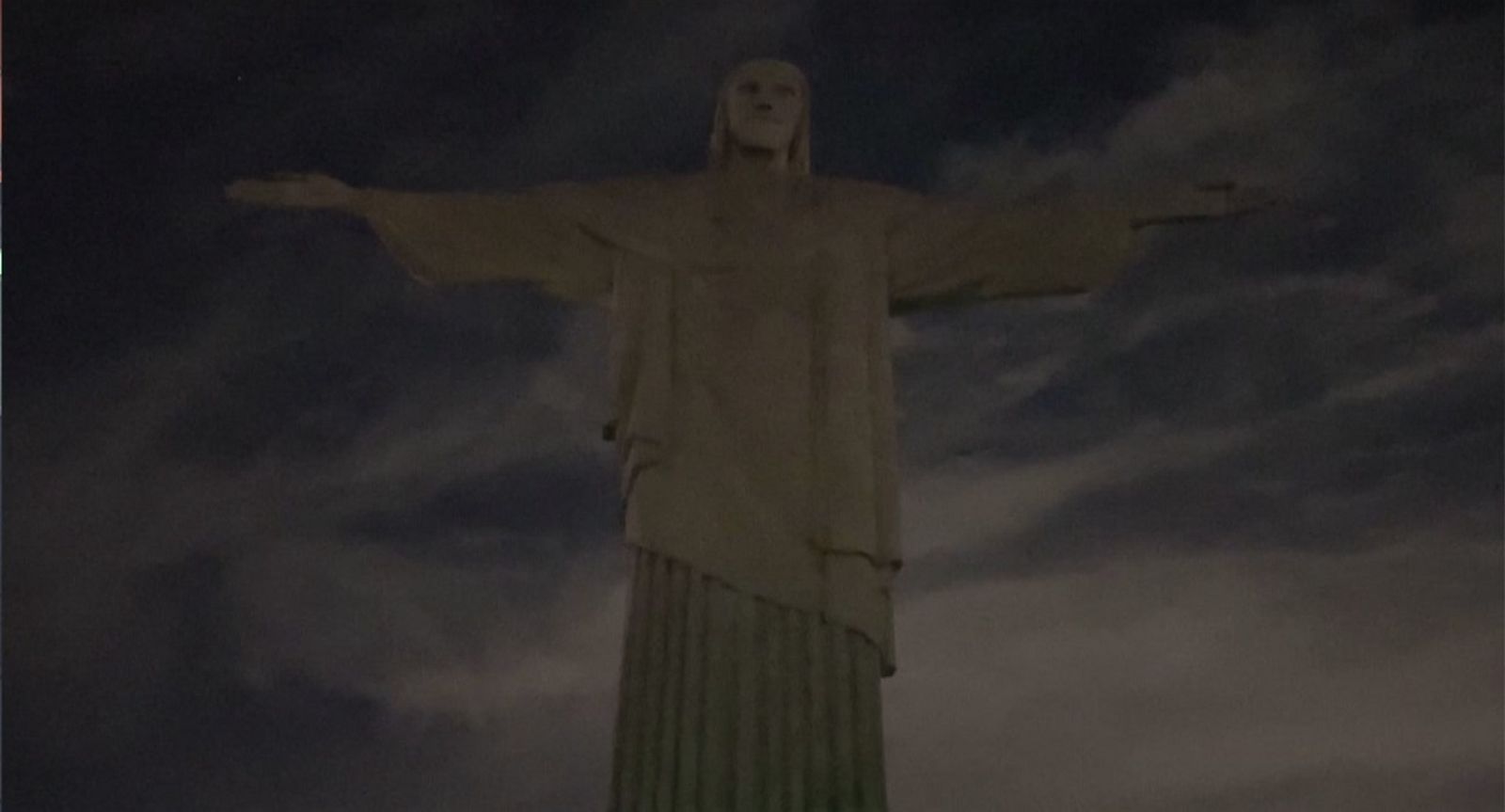 Cristo Redentor, apagado en contra del racismo