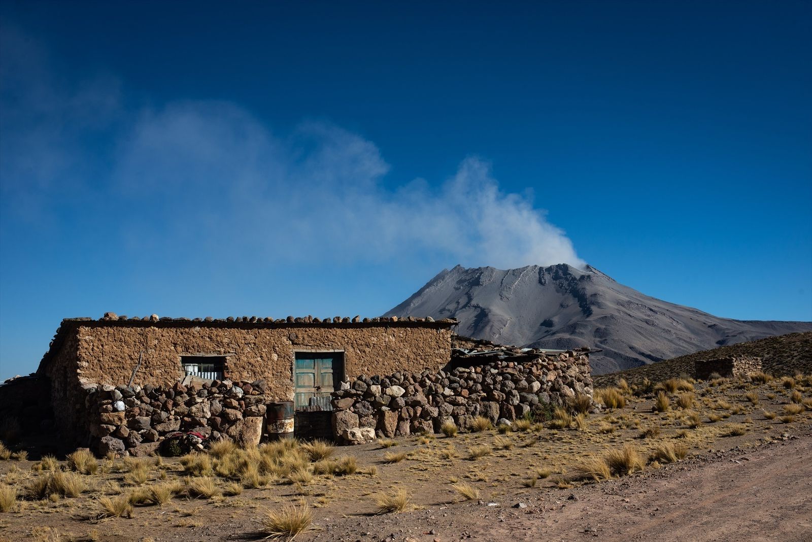 El volcán Ubinas de Perú en nuevo proceso de erupción