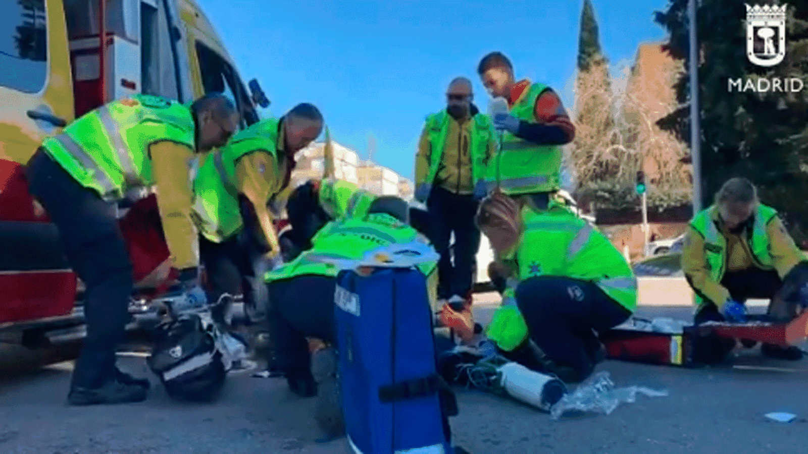 El Samur se ocupa de un motorista herido grave en Madrid
