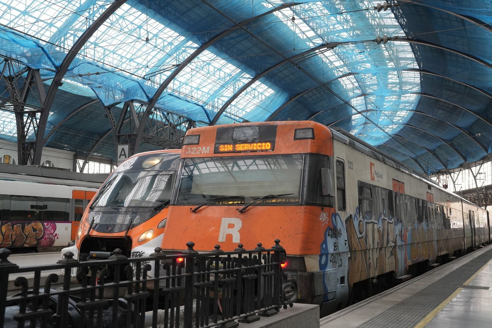 Trenes de Rodalies en la estación de Francia, en Barcelona