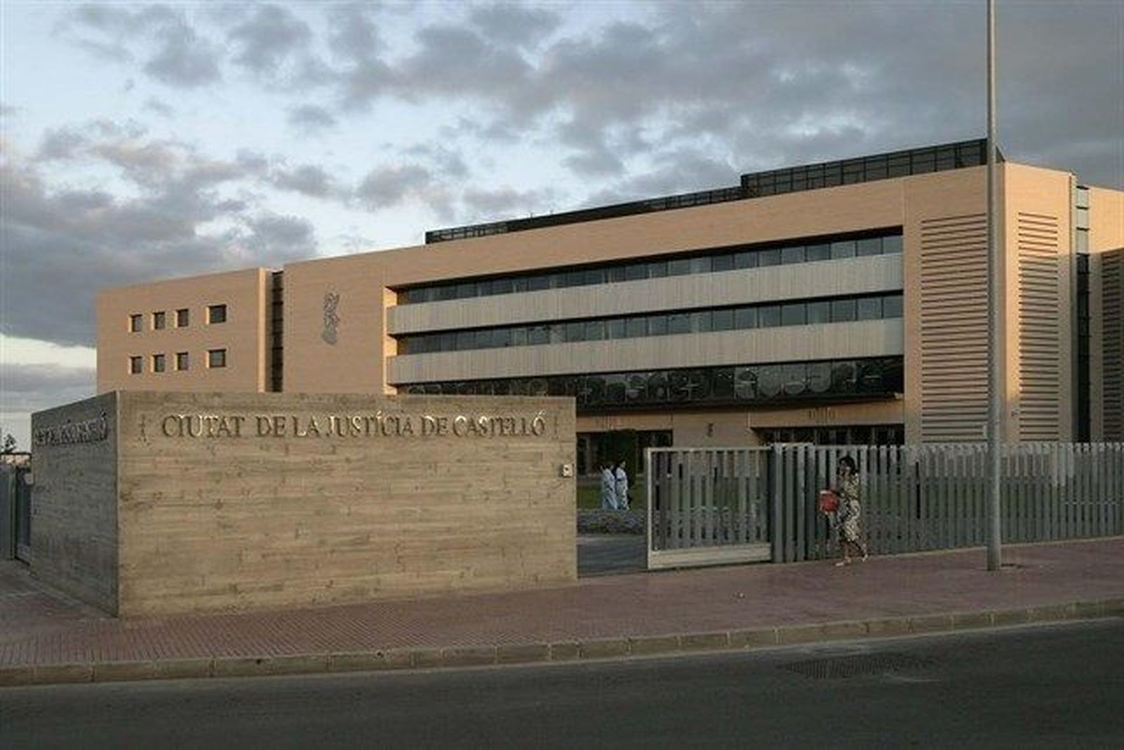 La Audiencia de Castellón condena a 10 años de prisión a un hombre que provocó el suicidio de un menor de edad