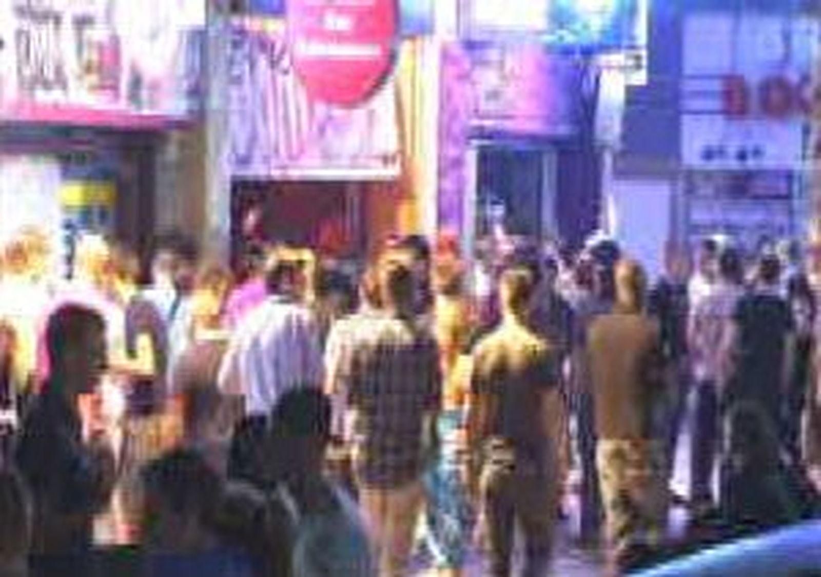 Veinte detenidos por los alborotos tras el desalojo de una discoteca en Lloret de Mar