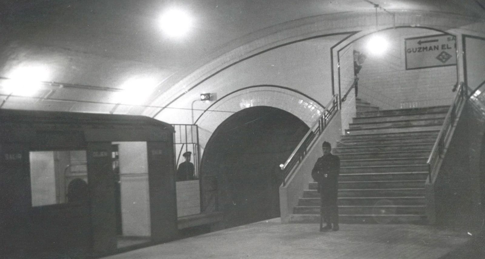 Un libro recopila la historia y evolución de las 42 primeras estaciones de Metro de Madrid con planos y fotografía
