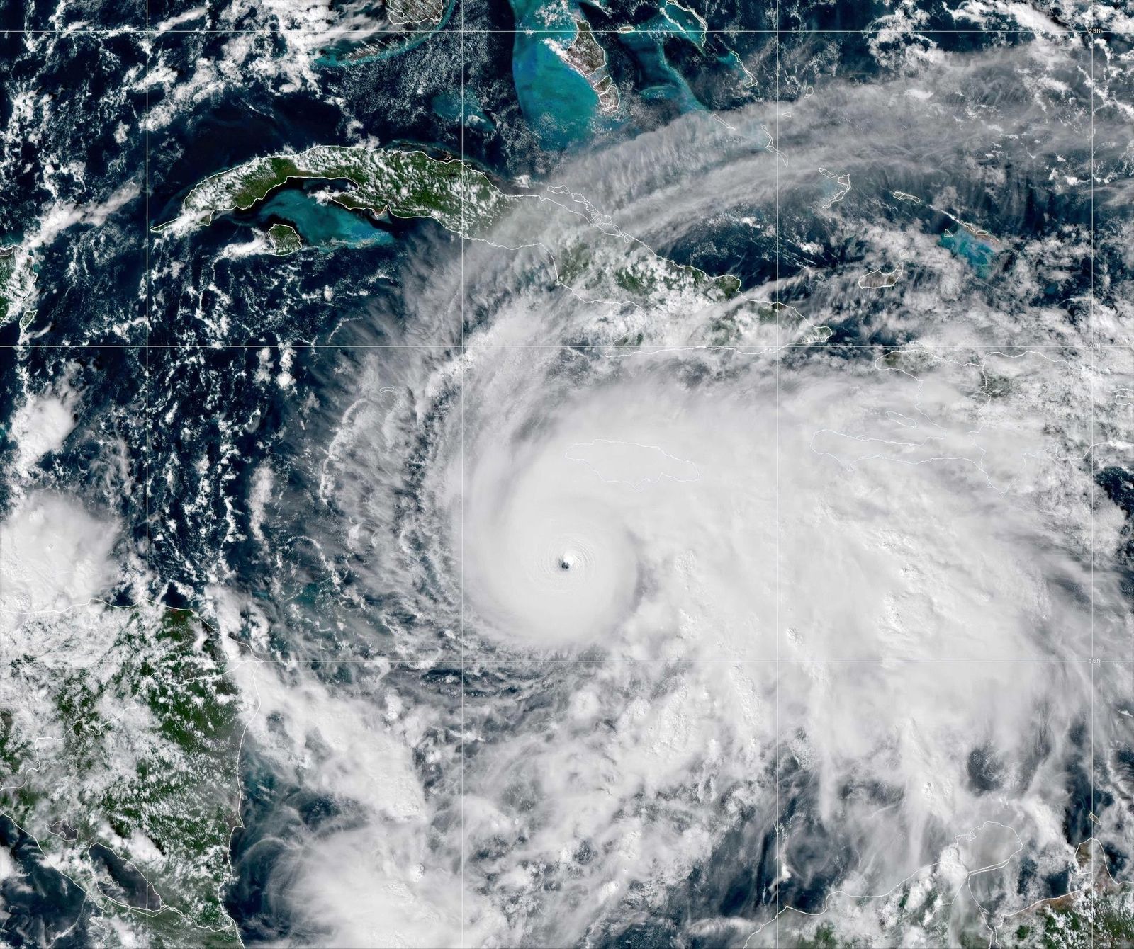 El huracán Melissa, de categoría 4, se aleja de Jamaica en dirección al este de Cuba