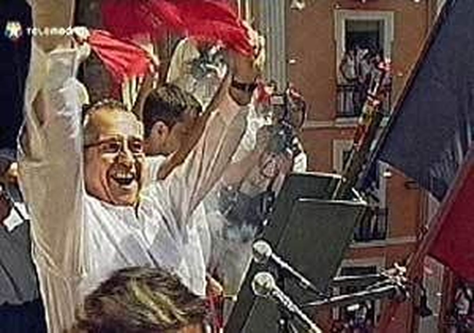 El alcalde de Pamplona lanza el 'chupinazo' y abre los Sanfermines de 2011