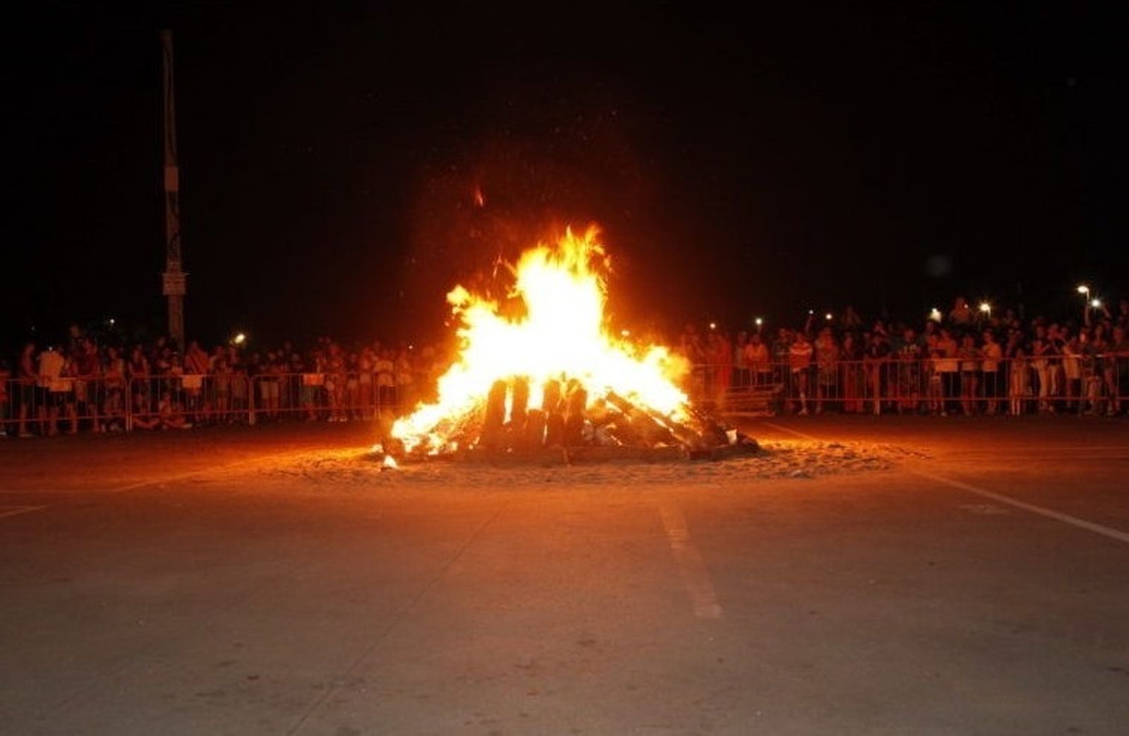 Hoguera en la celebración de la Noche de San Juan