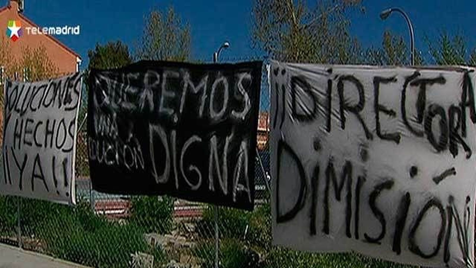 Varios padres de los alumnos de Casarrubuelos denuncian una caza hacia el "mensajero"