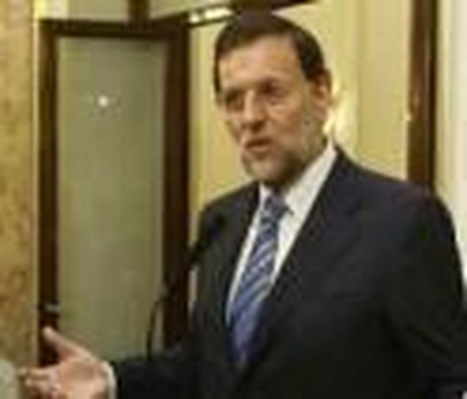 Rajoy afirma que el "debate de caras" del PSOE es "una burla a los españoles"