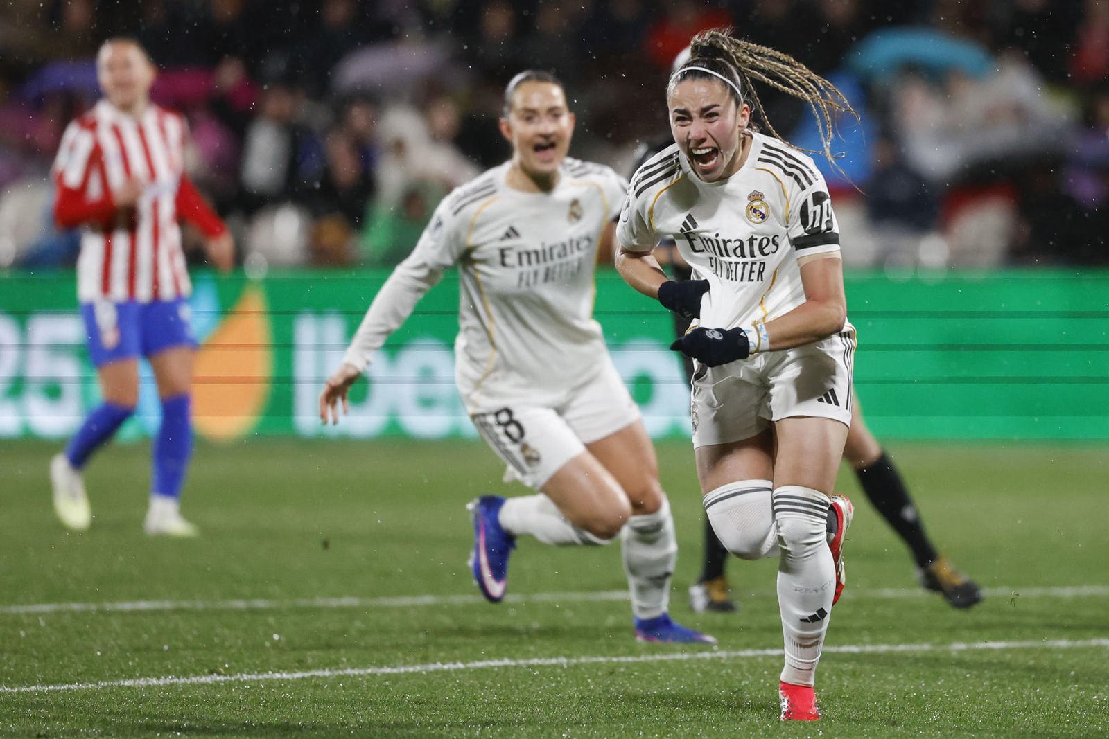 Athenea del Castillo ante el Atlético de Madrid