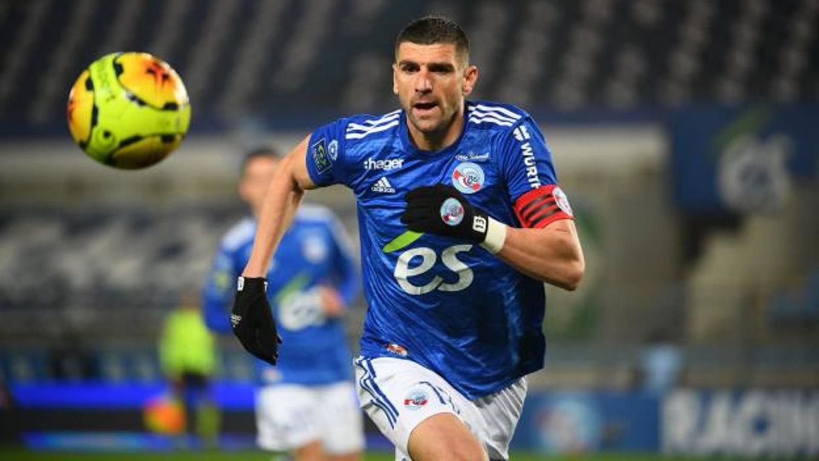 El Getafe hace oficial los fichaje de Mitrovic y de Macías