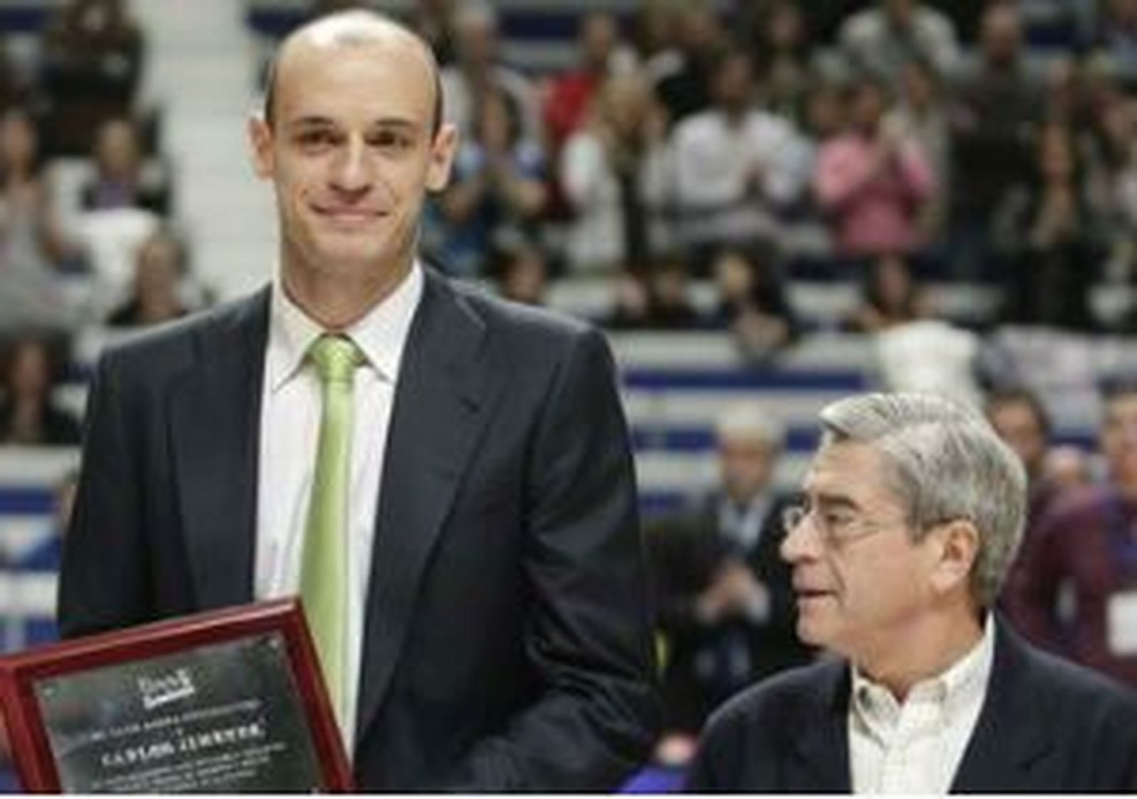 Estudiantes homenaje a su gran capitán