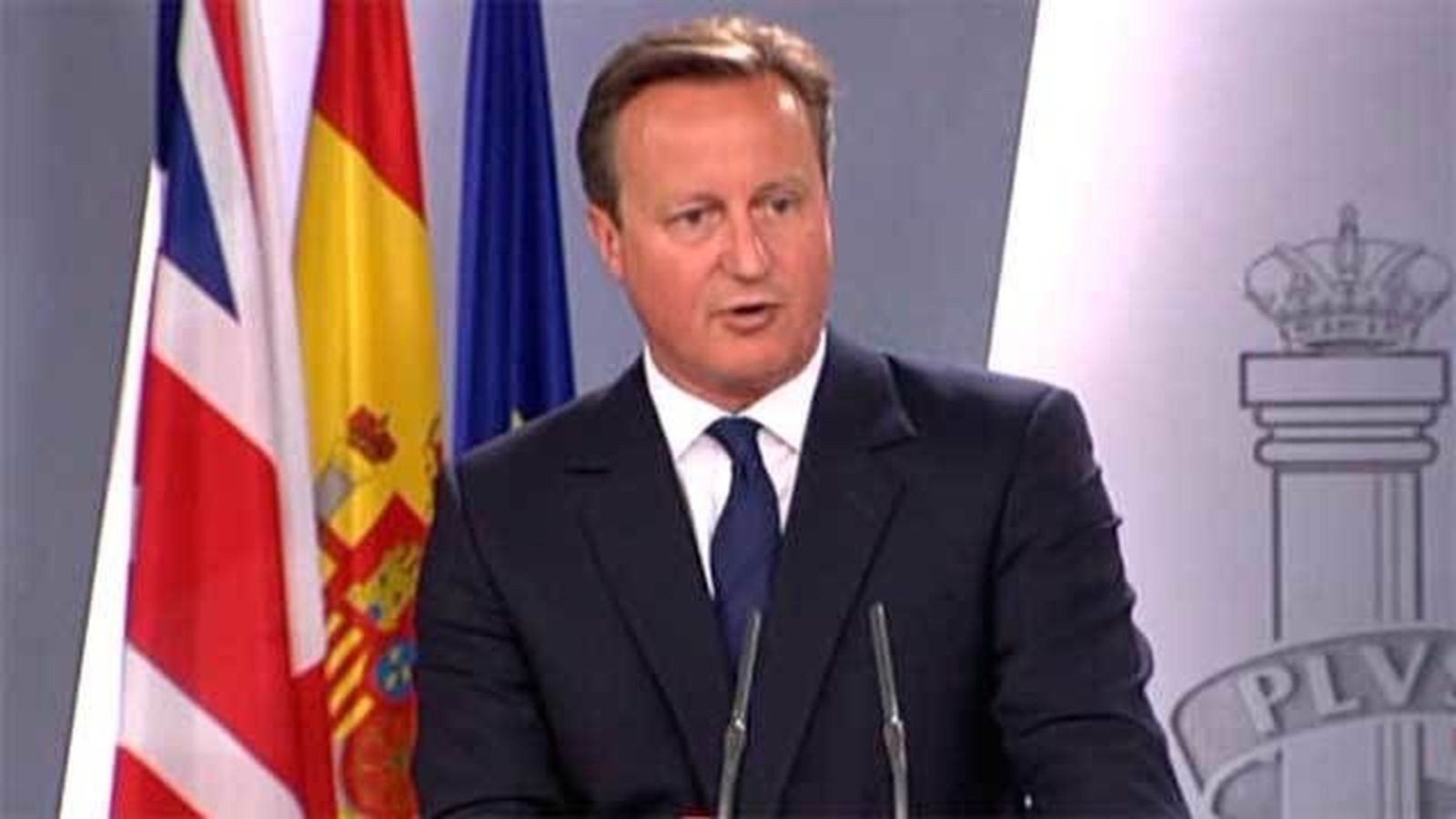 Cameron: Si Cataluña "quiere tomar otro camino, debe ajustarse a ley"