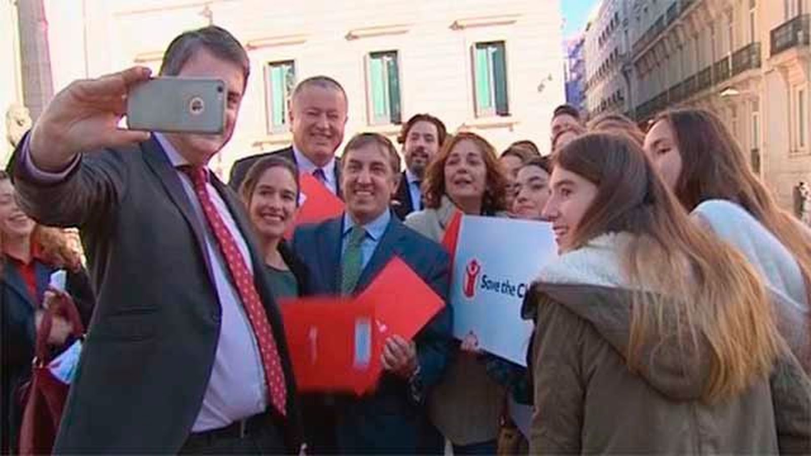 Los niños ponen "deberes" en materia de infancia a los diputados