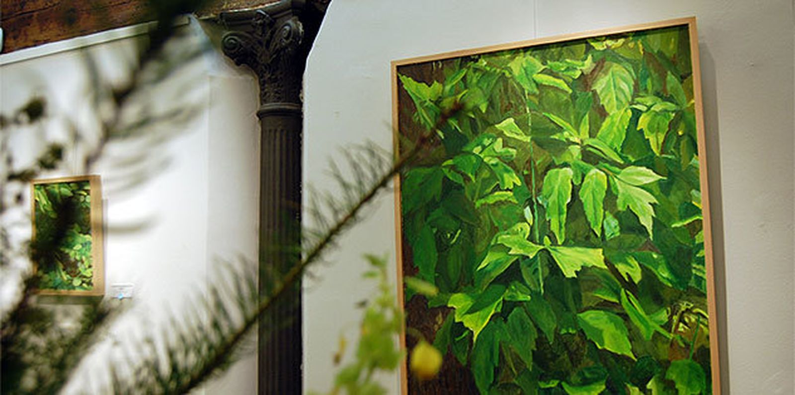 Algunos de los cuadros de la exposición 'Verdes', de Pablo Romero