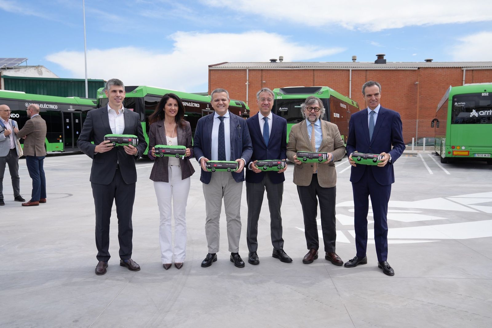 La Comunidad de Madrid inaugura en Alcorcón una cochera para autobuses eléctricos