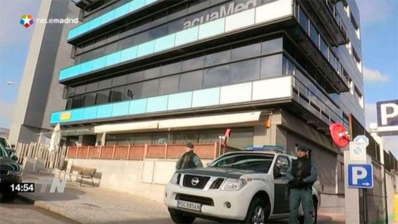Diez detenidos y 15 registros por fraude contratos en Acuamed