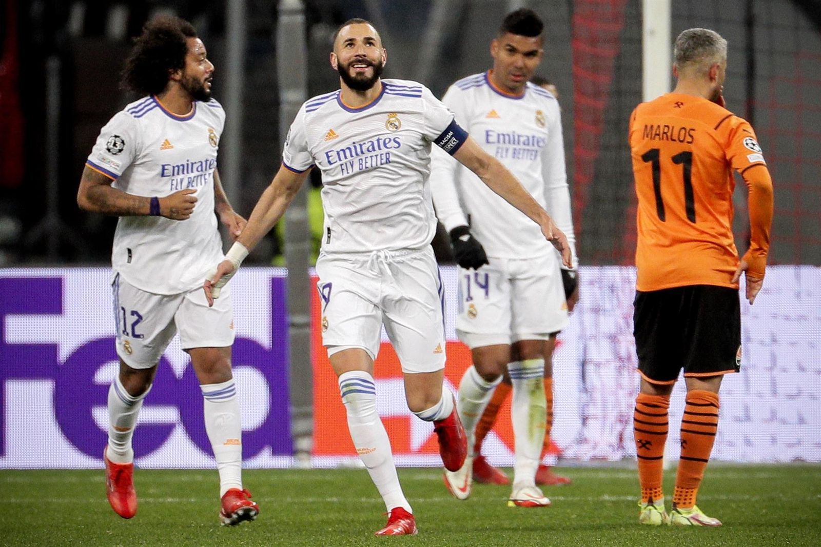 Benzema ante el Shakhtar