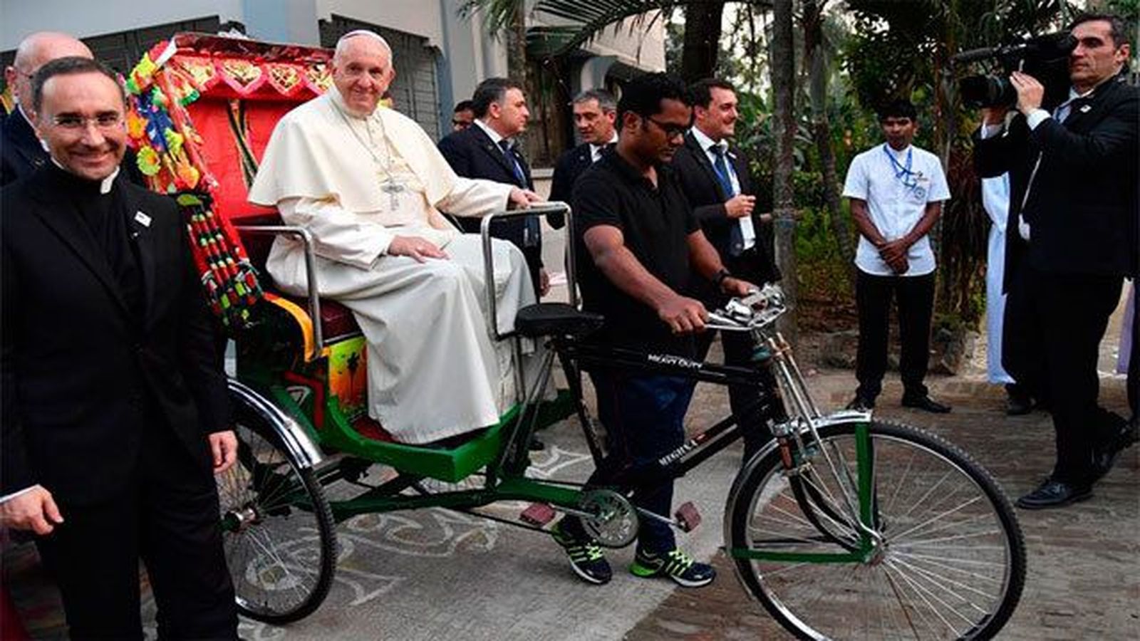 El Papa: "La presencia de Dios también se llama rohinyá"