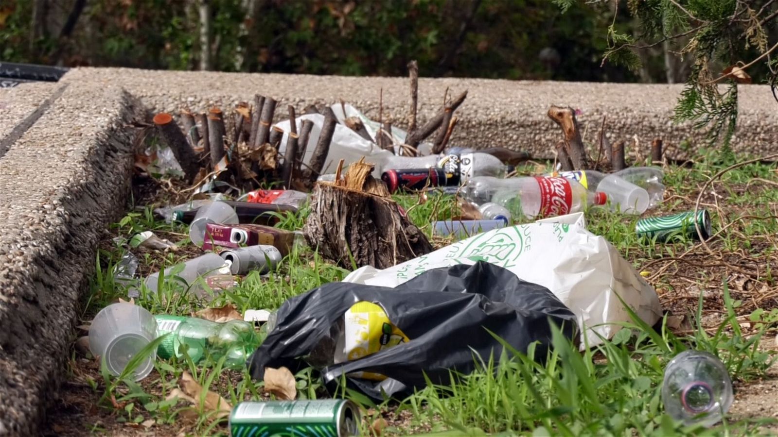 Montañas de basura e inseguridad, el declive de Azca