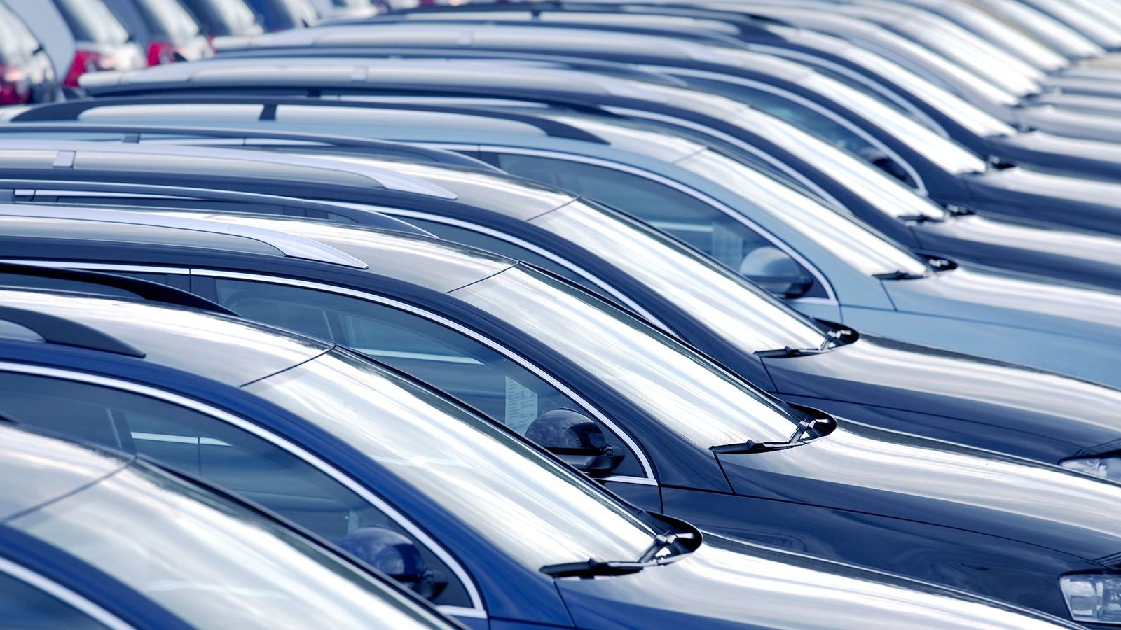 Varios coche puestos en fila