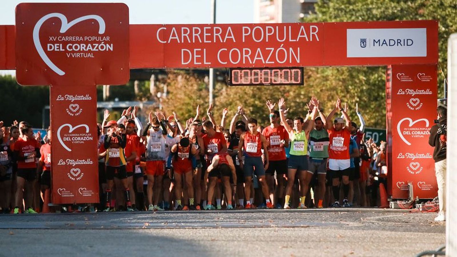 Rodrigo José Navarro y Paula Pérez Villalobos ganan la Carrera del Corazón