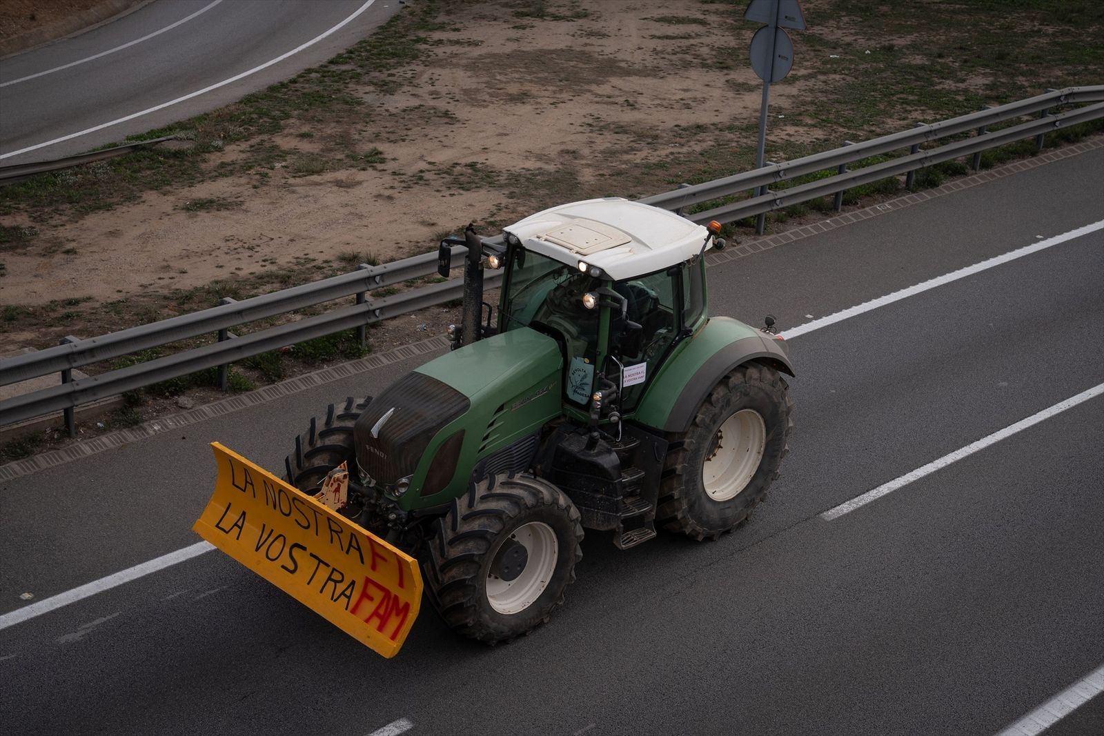Uno de los tractores que participan en las protestas