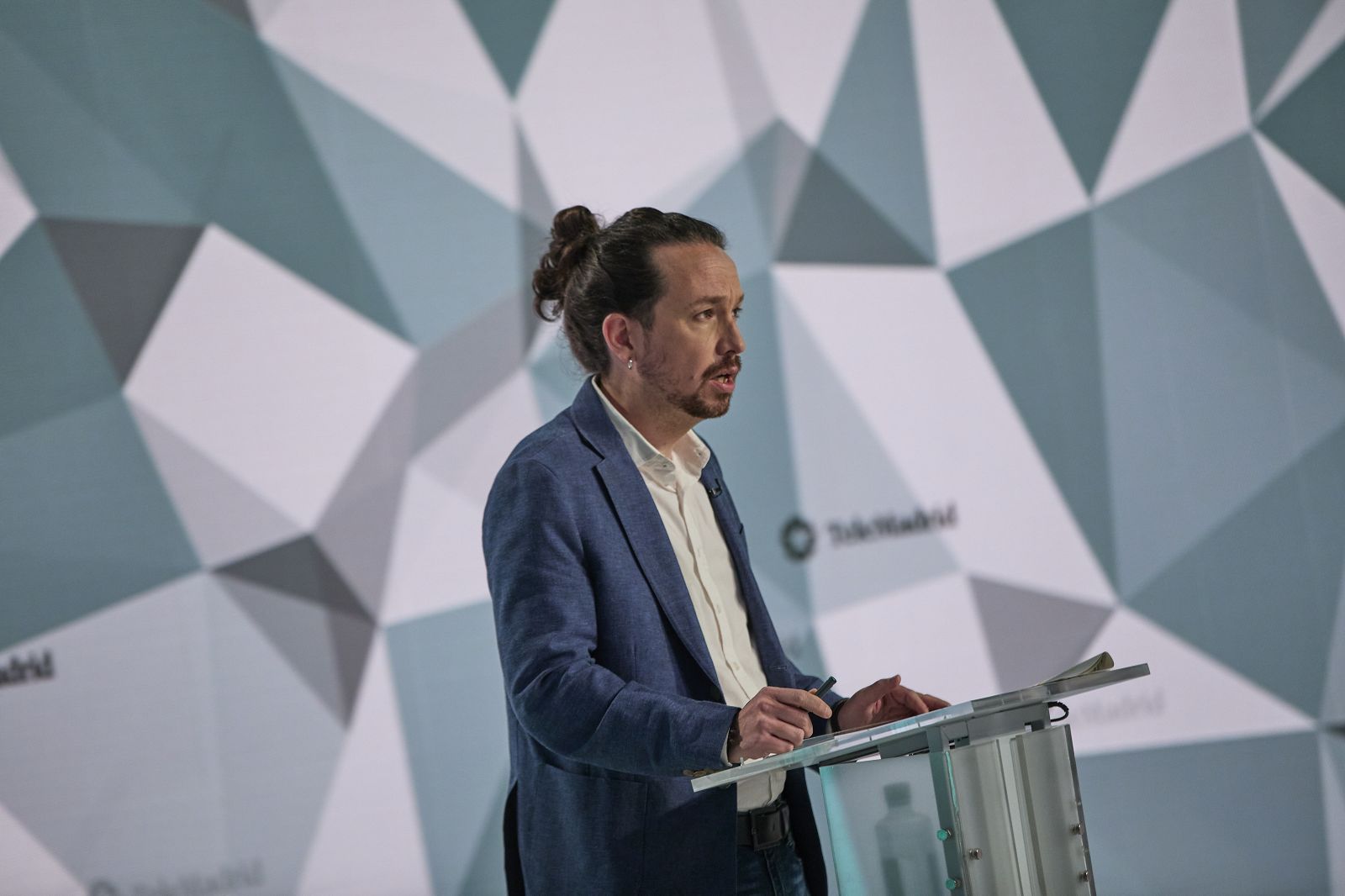 El candidato de Podemos, Pablo Iglesias, durante el debate electoral en Telemadrid
