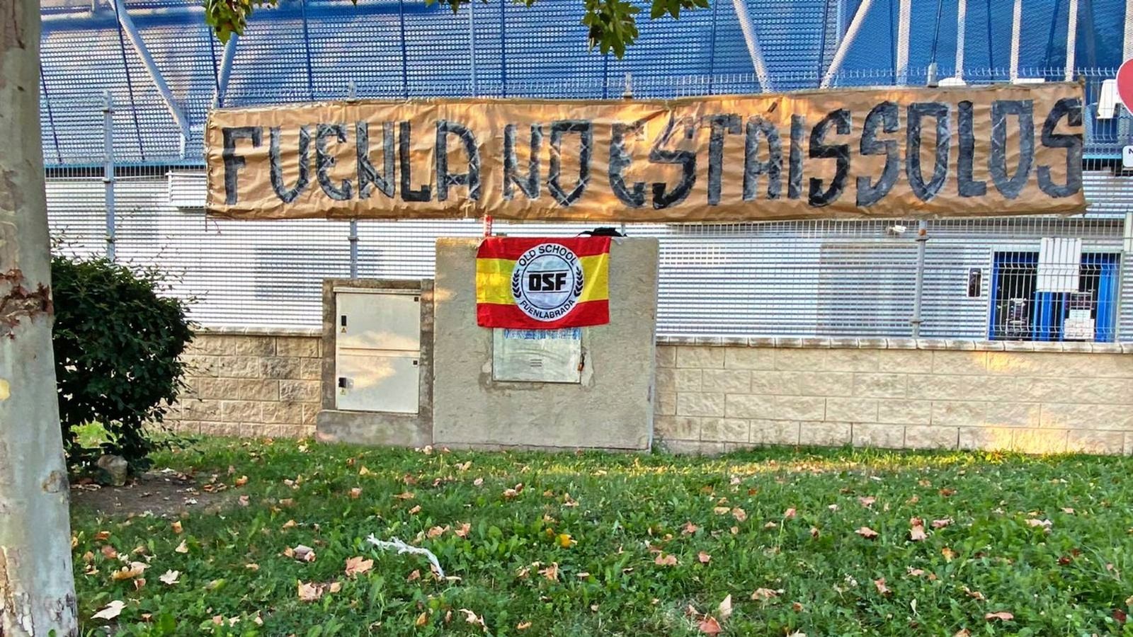 Pancarta en apoco al CFFuenlabrada
