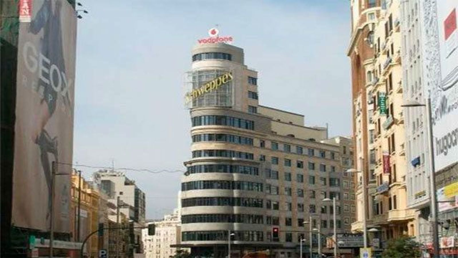 El Edificio Capitol, con su cartel de Schweppes, será declarado Bien de  Interés Cultural