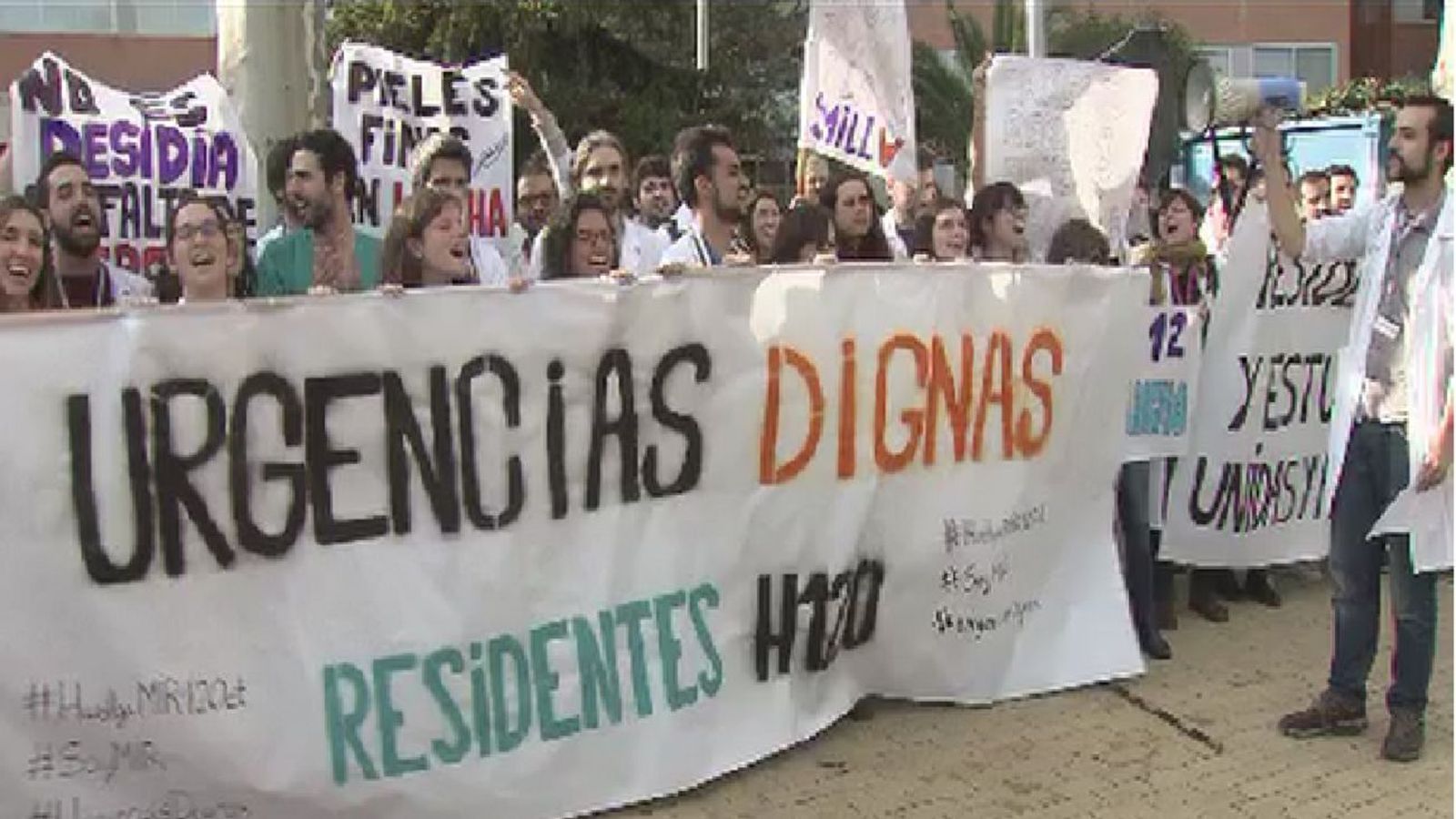 Continúa la huelga de los médicos residentes en el 12 de Octubre