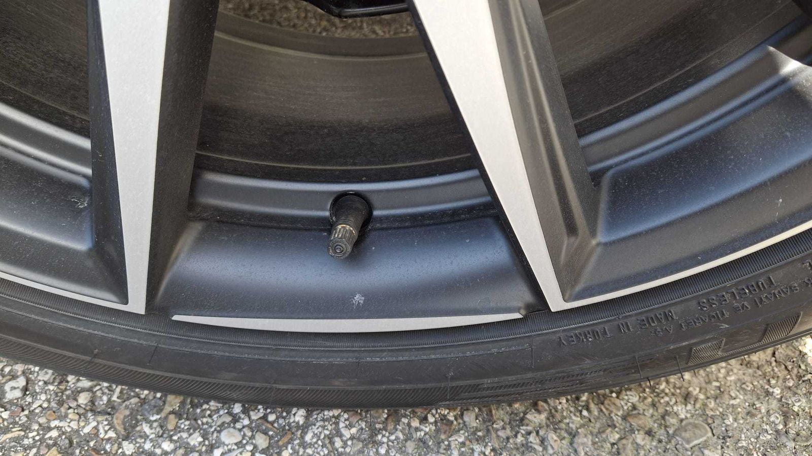 Válvula de inflado del neumático de un automóvil