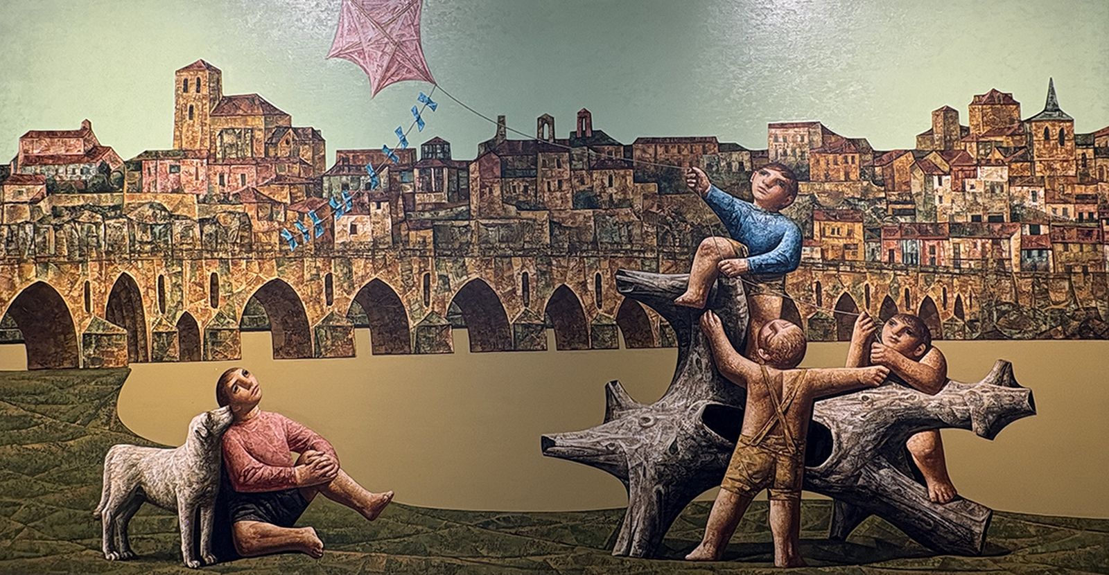 Niños con cometa y ciudad