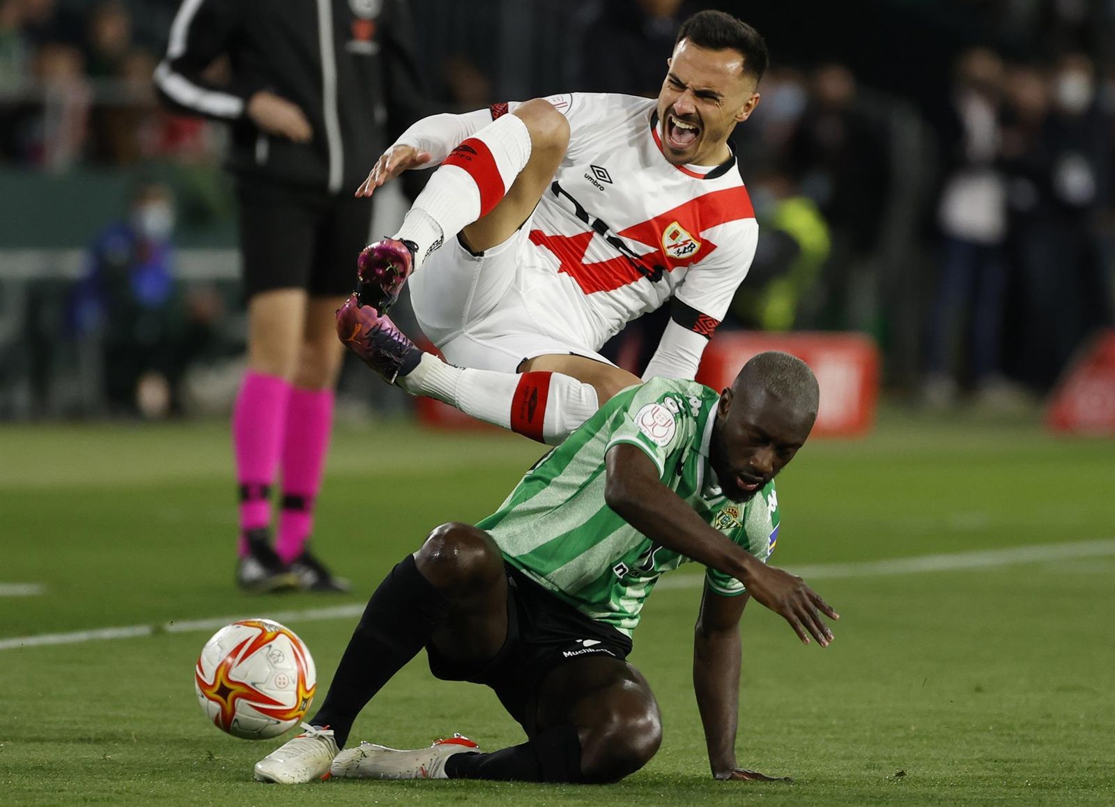 Álvaro García ante el Betis