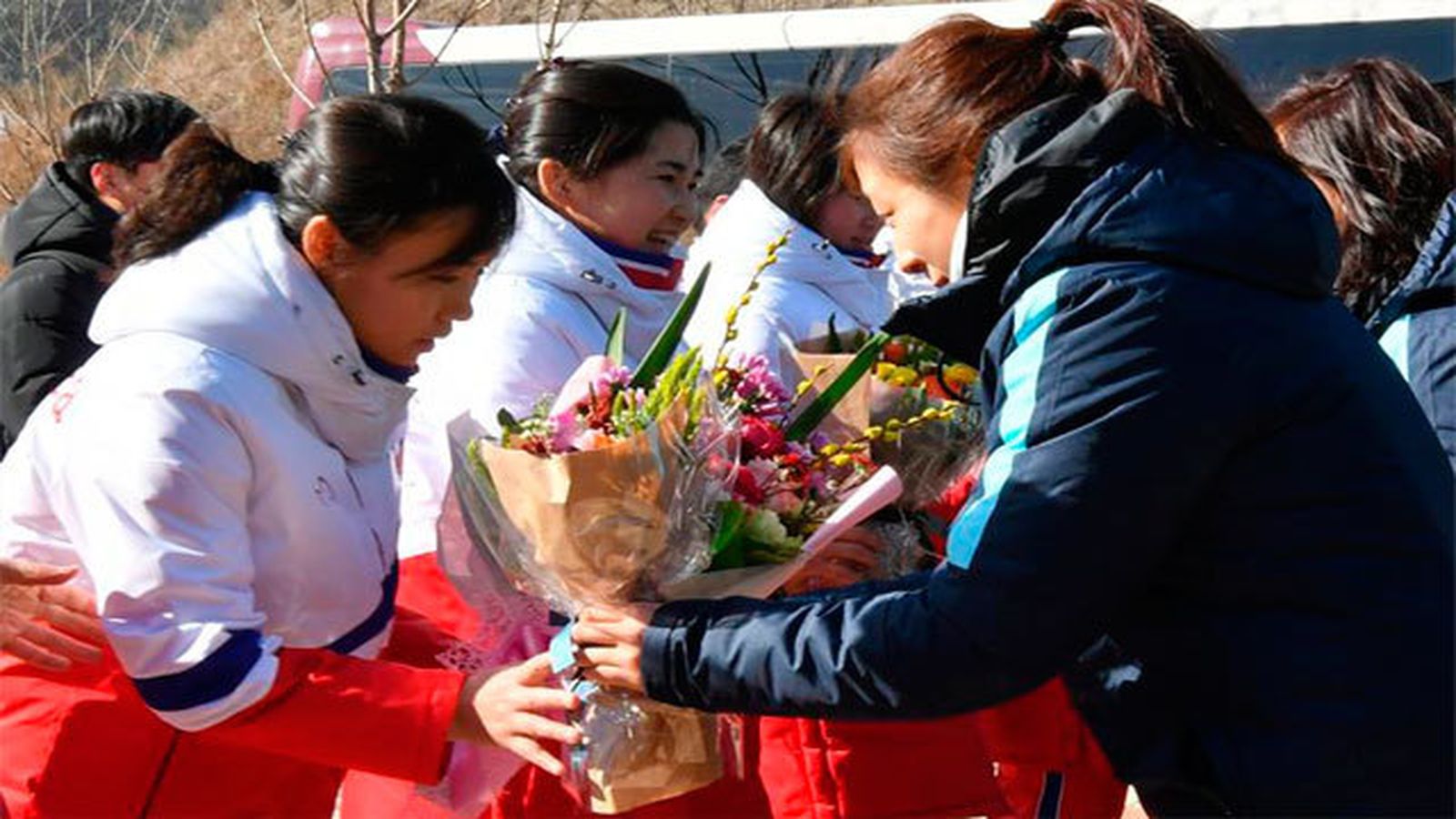 El equipo femenino de hockey sobre hielo de Corea del Norte llega a Corea del Sur