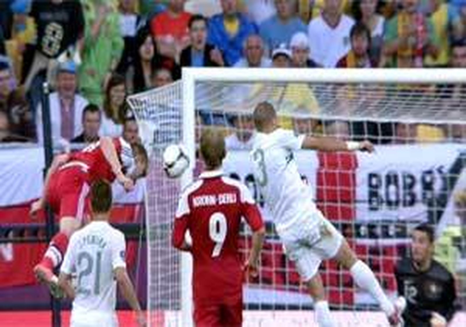 Portugal vence 3-2 a Dinamarca en la Eurocopa