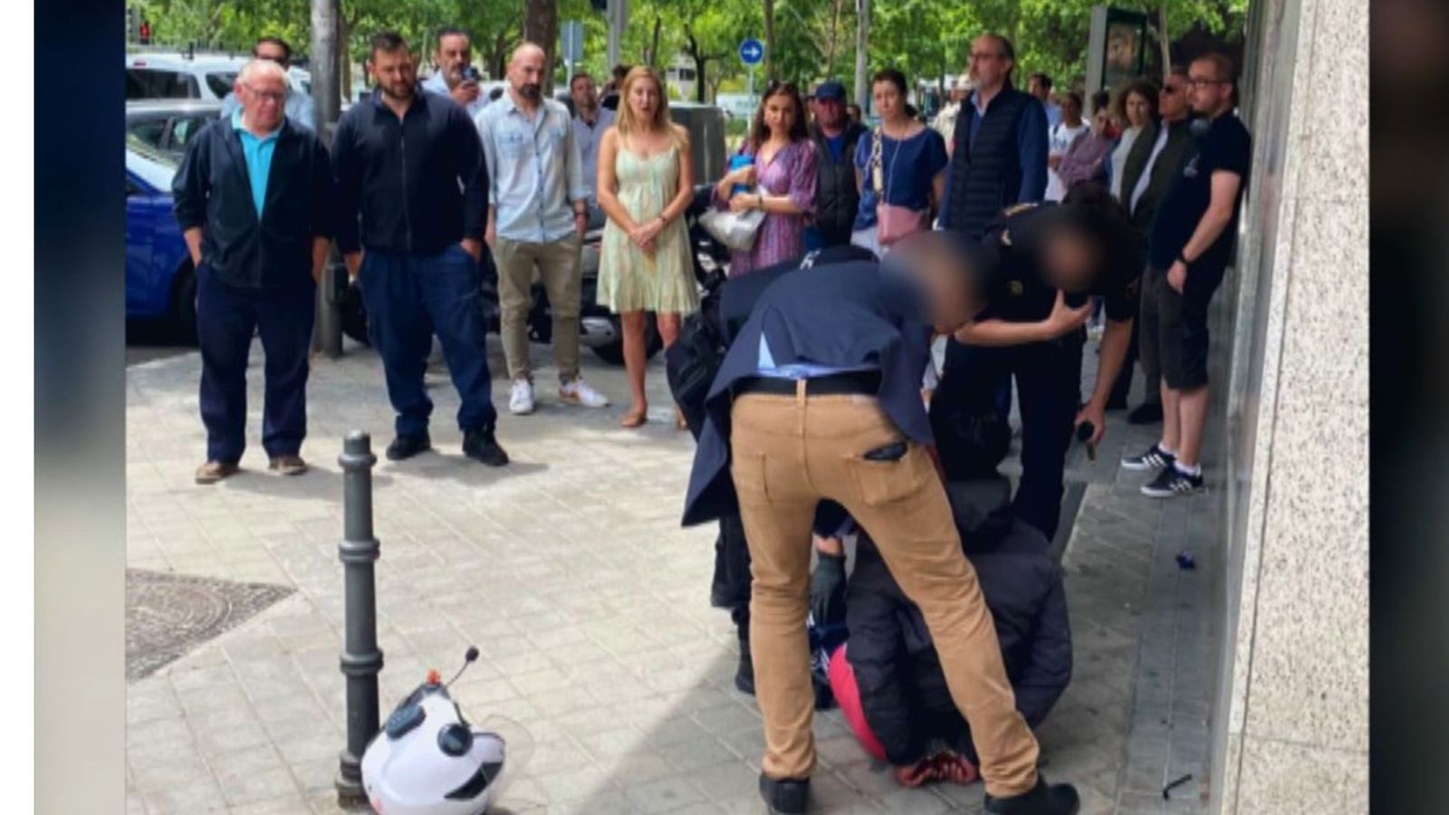 Dos motoristas roban un reloj de 30.000 euros golpeando a un anciano con una pistola en Chamartín