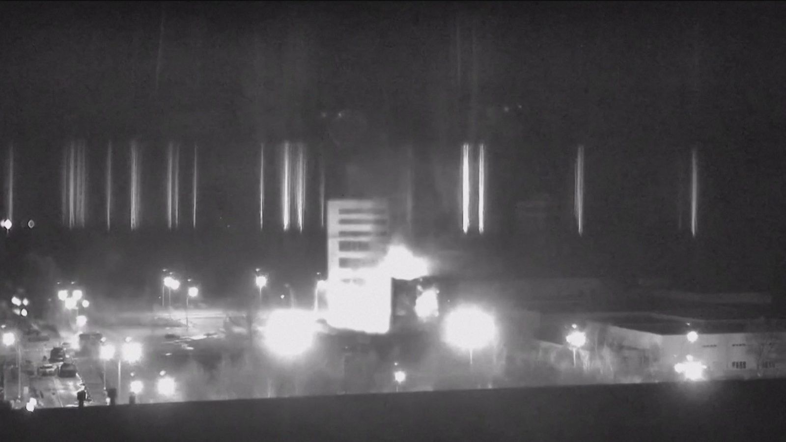 Aumenta el riesgo de catástrofe nuclear en Ucrania tras los bombardeos cercanos a la central de Zaporiyia