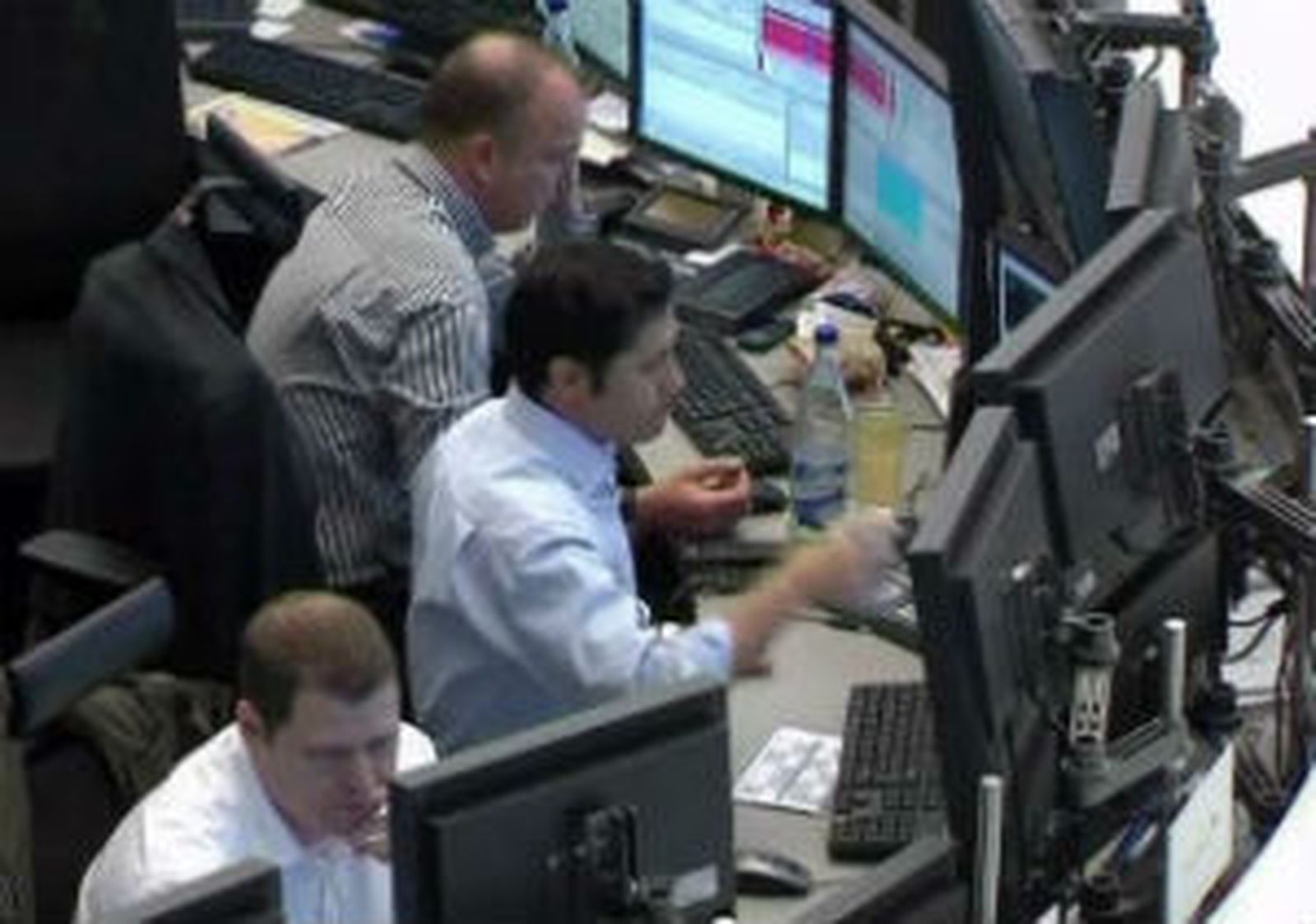 El IBEX cae el 0,02 % en la apertura y la prima de riesgo sube a 553 puntos