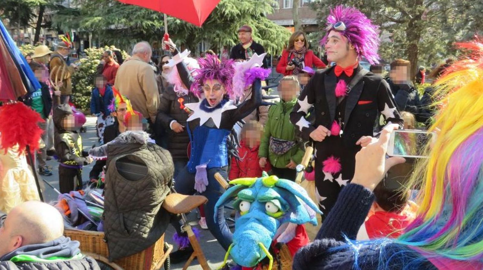 Desfile  de carnaval en Madrid Río