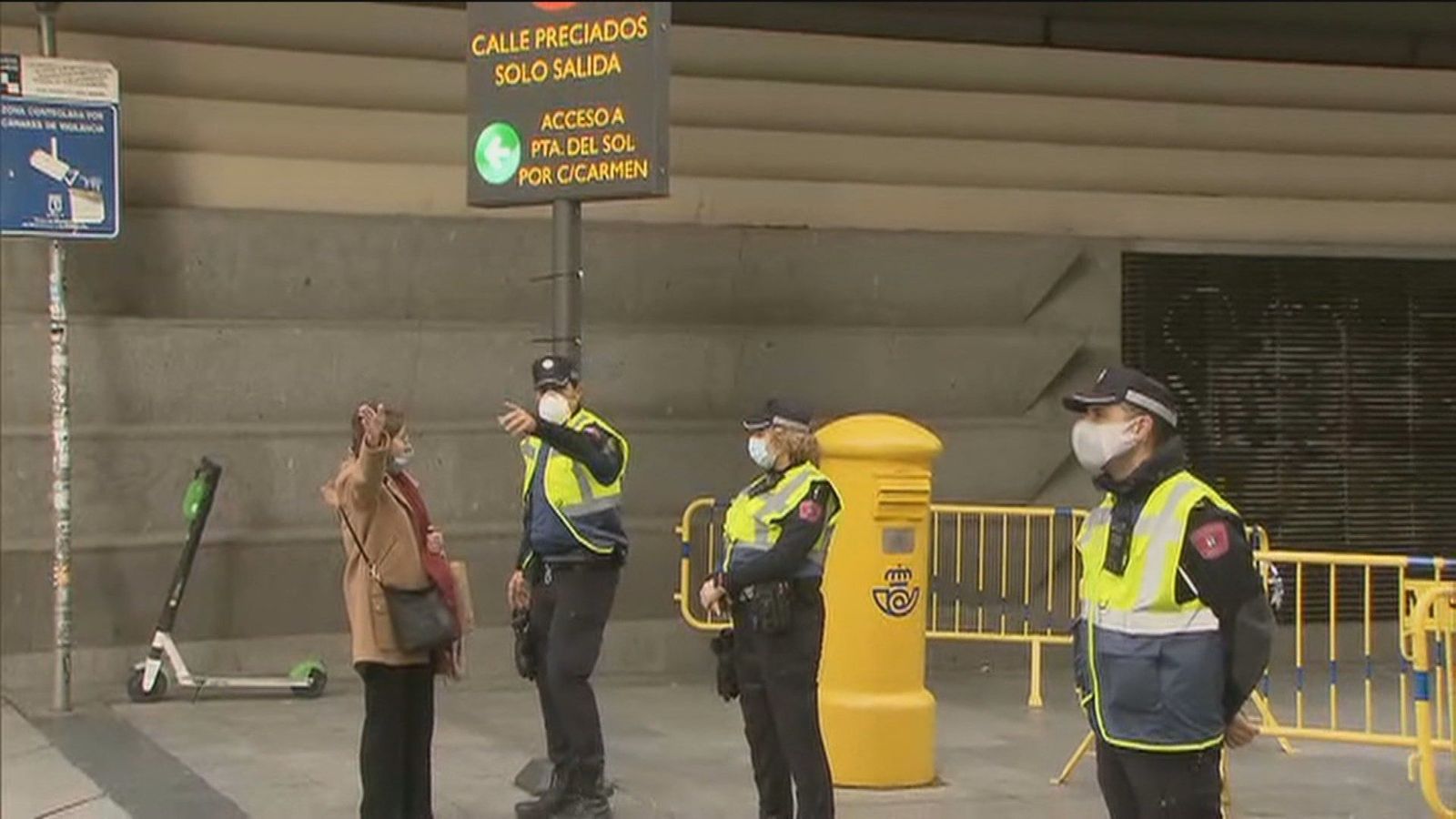 La policía municipal despeja el centro para evitar aglomeraciones