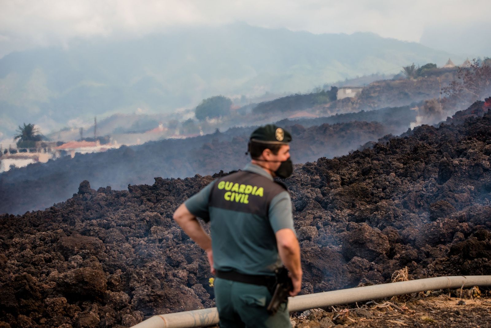 Las lenguas de lava del volcán de La Palma llegarán a las 20:00 horas al mar