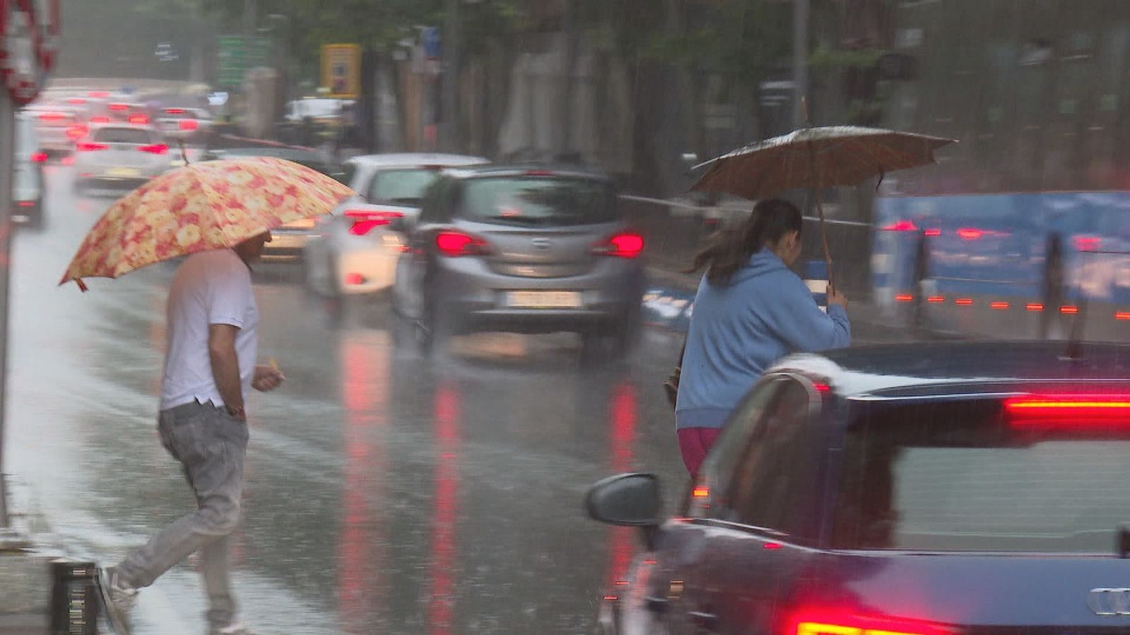 La lluvia causa atascos y retenciones en Madrid