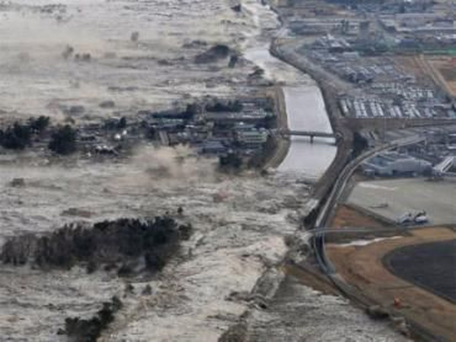 Japón recuerda a las víctimas del tsunami