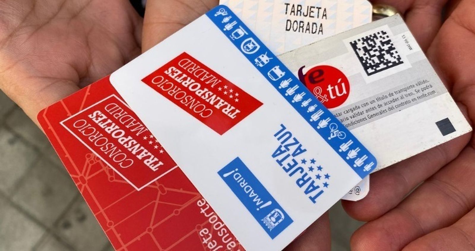 Distintos abonos y tarjetas de transporte público