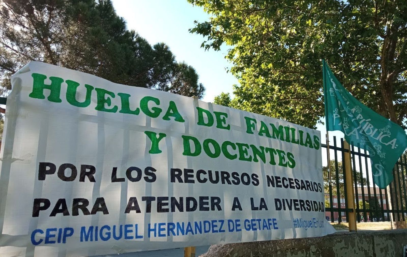 Movilización de los padres y madres del CEIP Miguel Hernández de Getafe en 2022