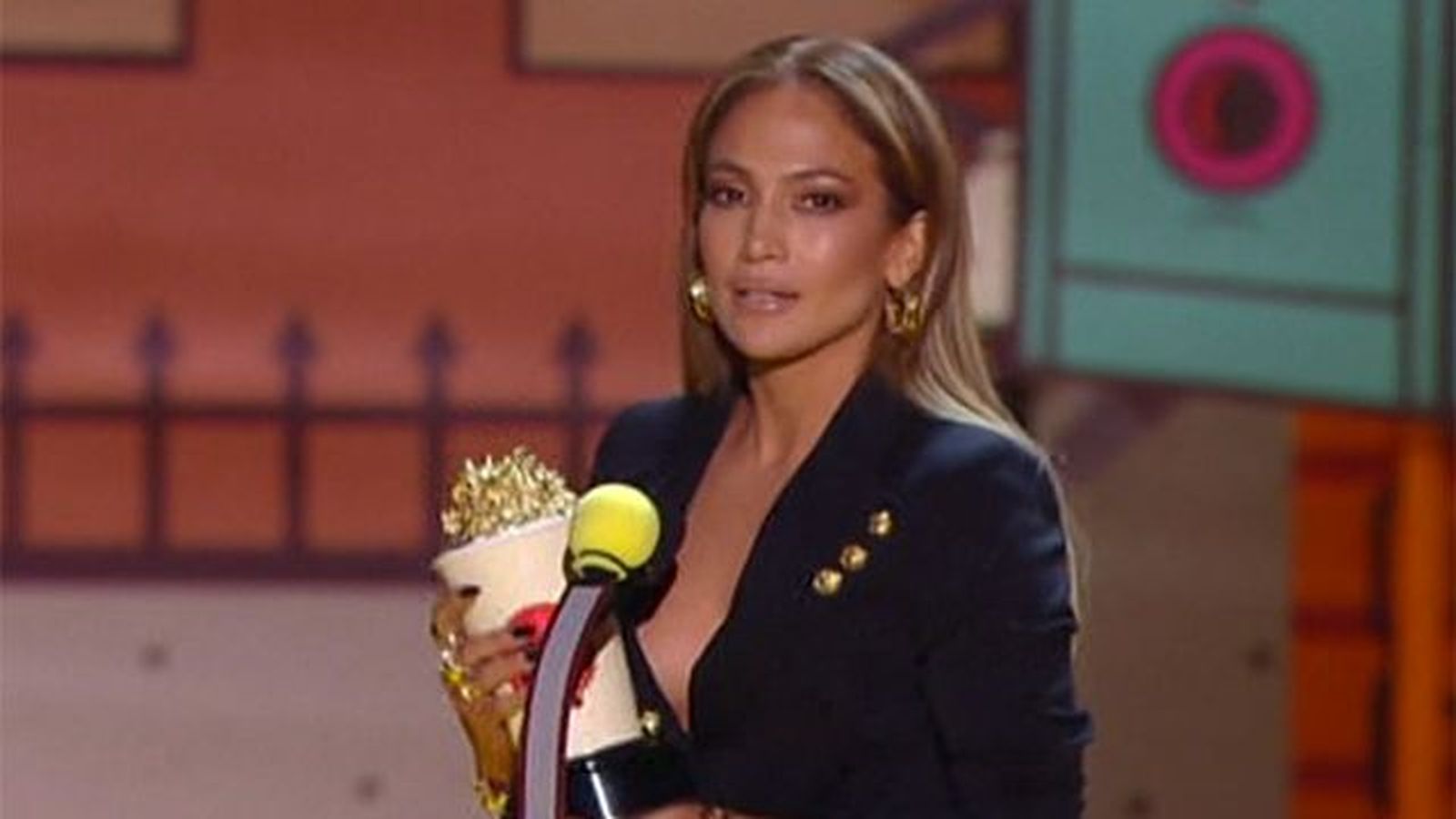 Shailene Woodley y Jennifer López grandes triunfadoras de los MTV Movie Awards