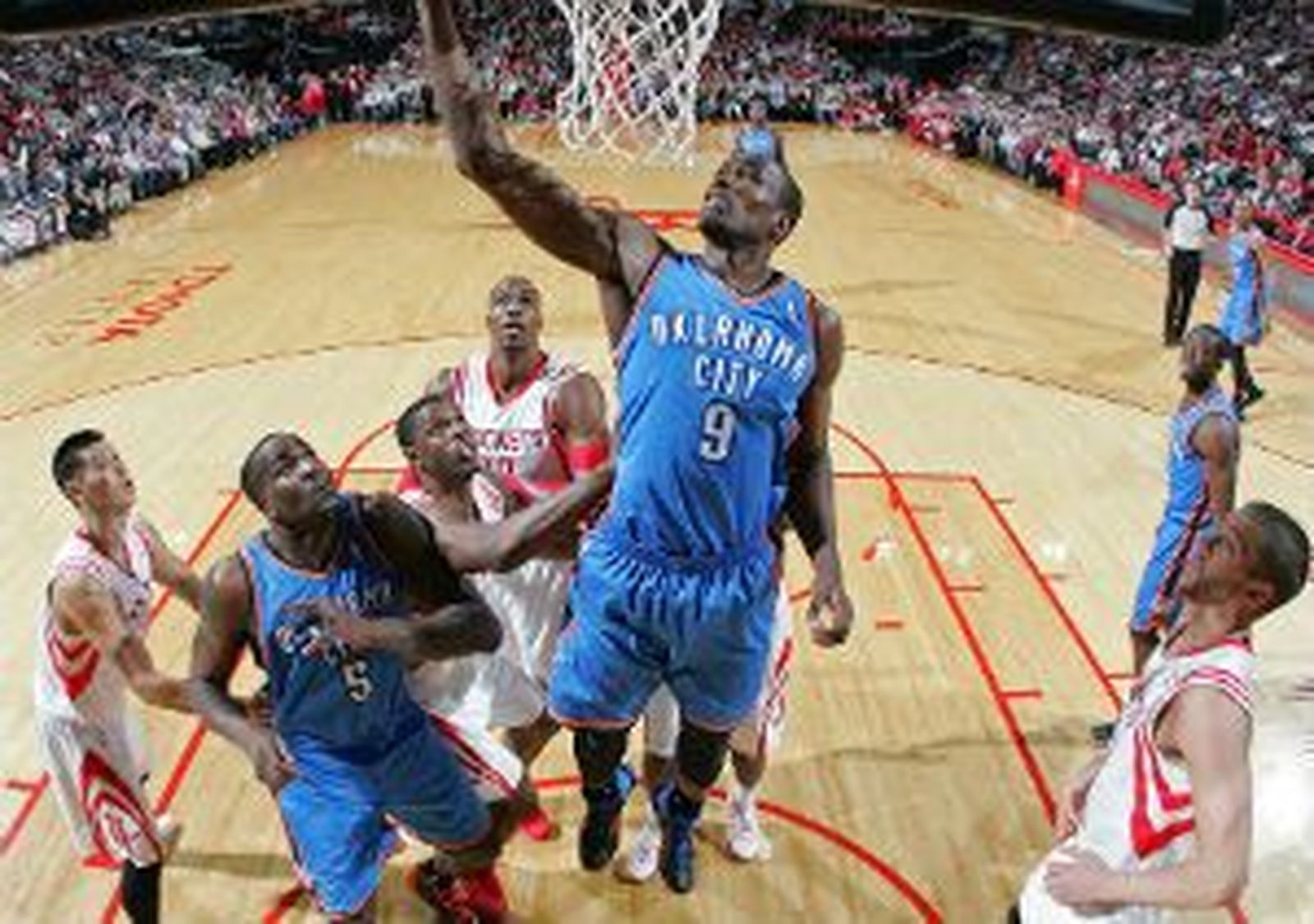 Ibaka y Durant hacen posible la remontada de los Thunder