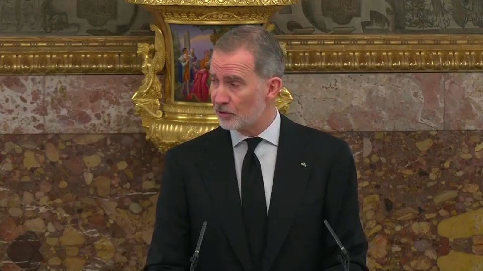 El rey recuerda al papa Francisco como "un enorme faro ético" del mundo